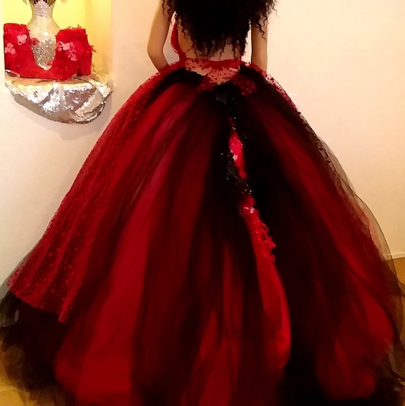 "MOZELLA" Red & Black Gothic Wedding Ballgown Set - Picture 7 of 7